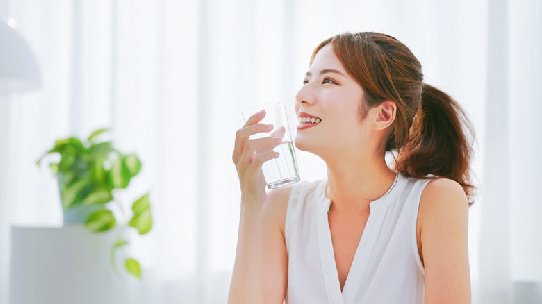 Staying Hydrated for Stronger Nails